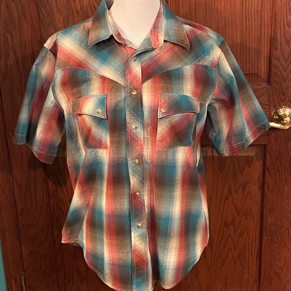 Gently Used Wrangler Shirt Sleeve Shirt Large